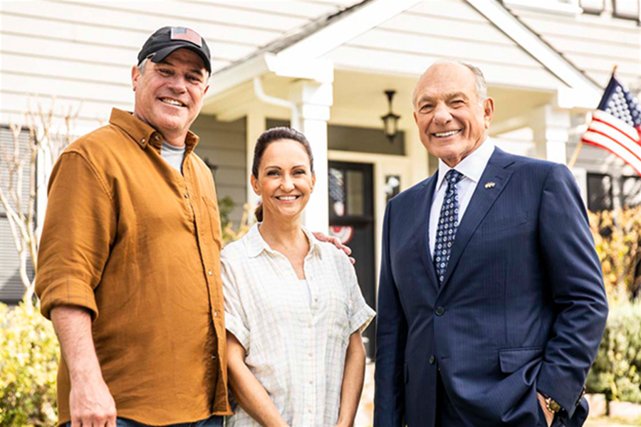 Admiral Lynch with couple in front of home